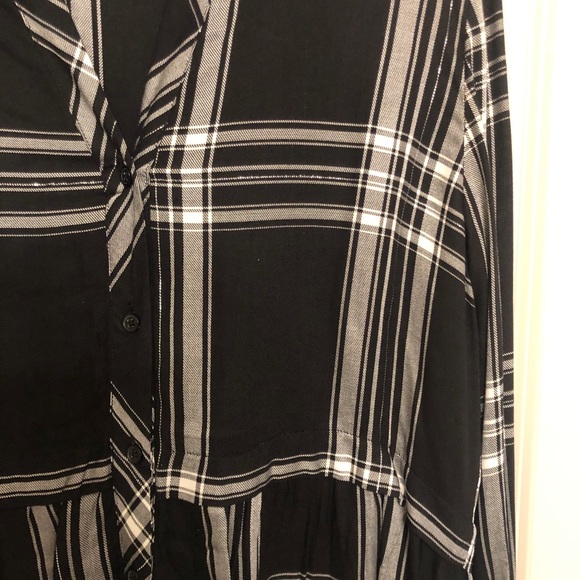 Black + white with silver thread tunic top - Picture 2 of 3